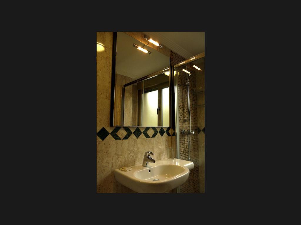 Hotel Lena Pola de Lena Phòng bức ảnh