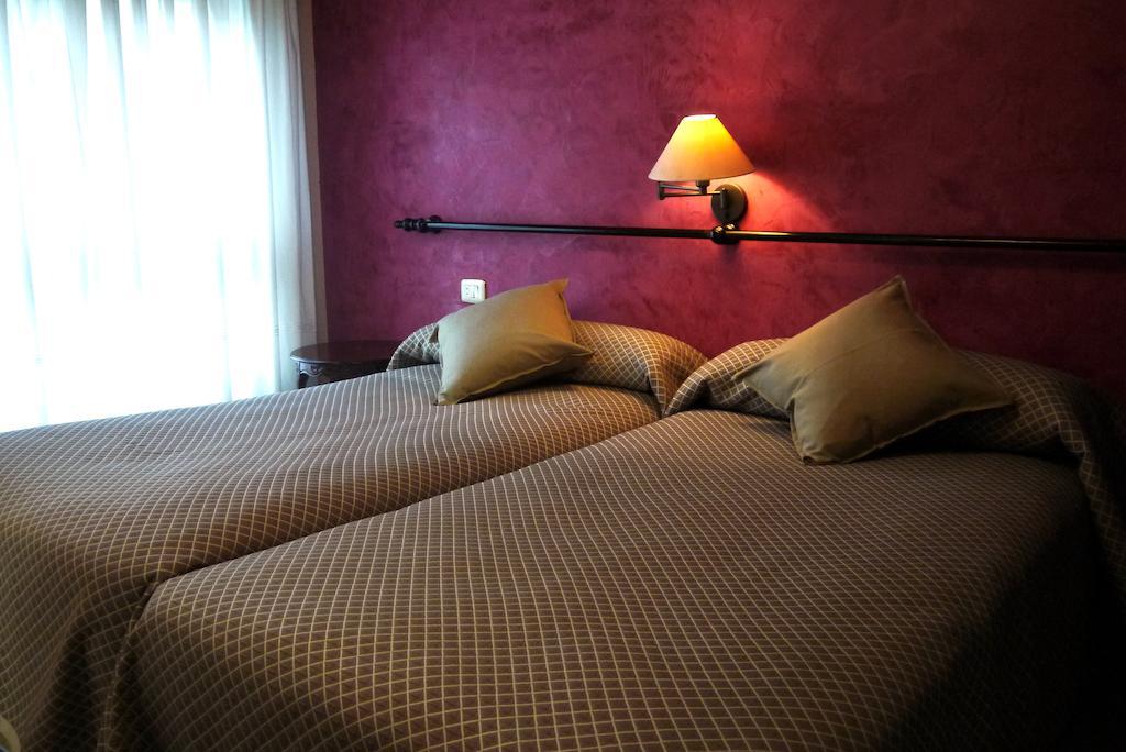 Hotel Lena Pola de Lena Phòng bức ảnh